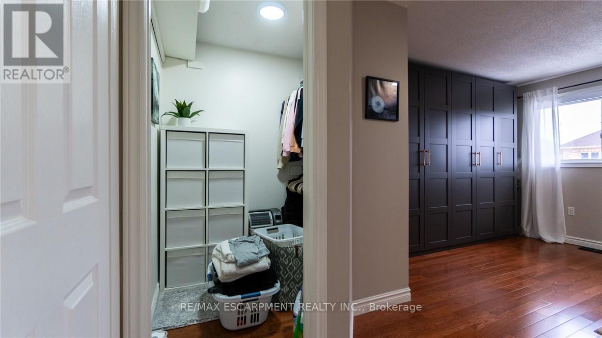 2062 Westmount Drive, Oakville, Ontario  L6M 3P2 - Photo 20 - W12810092