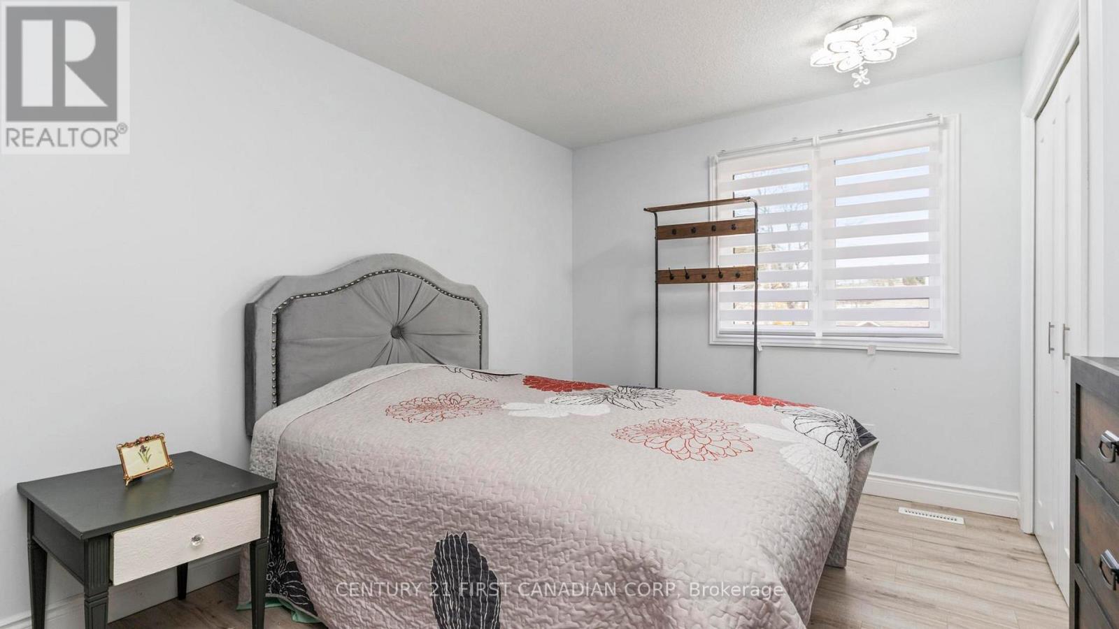 35 Hummingbird Crescent, London South, Ontario  N6J 4M3 - Photo 25 - X12811820