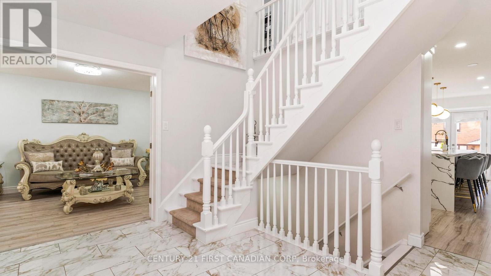 35 Hummingbird Crescent, London South, Ontario  N6J 4M3 - Photo 6 - X12811820