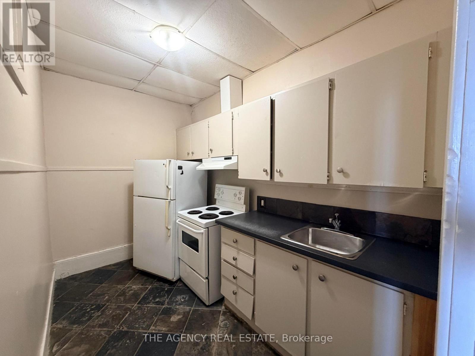 9 - 268 Talbot Street, St. Thomas, Ontario  N5P 1B4 - Photo 2 - X12811898