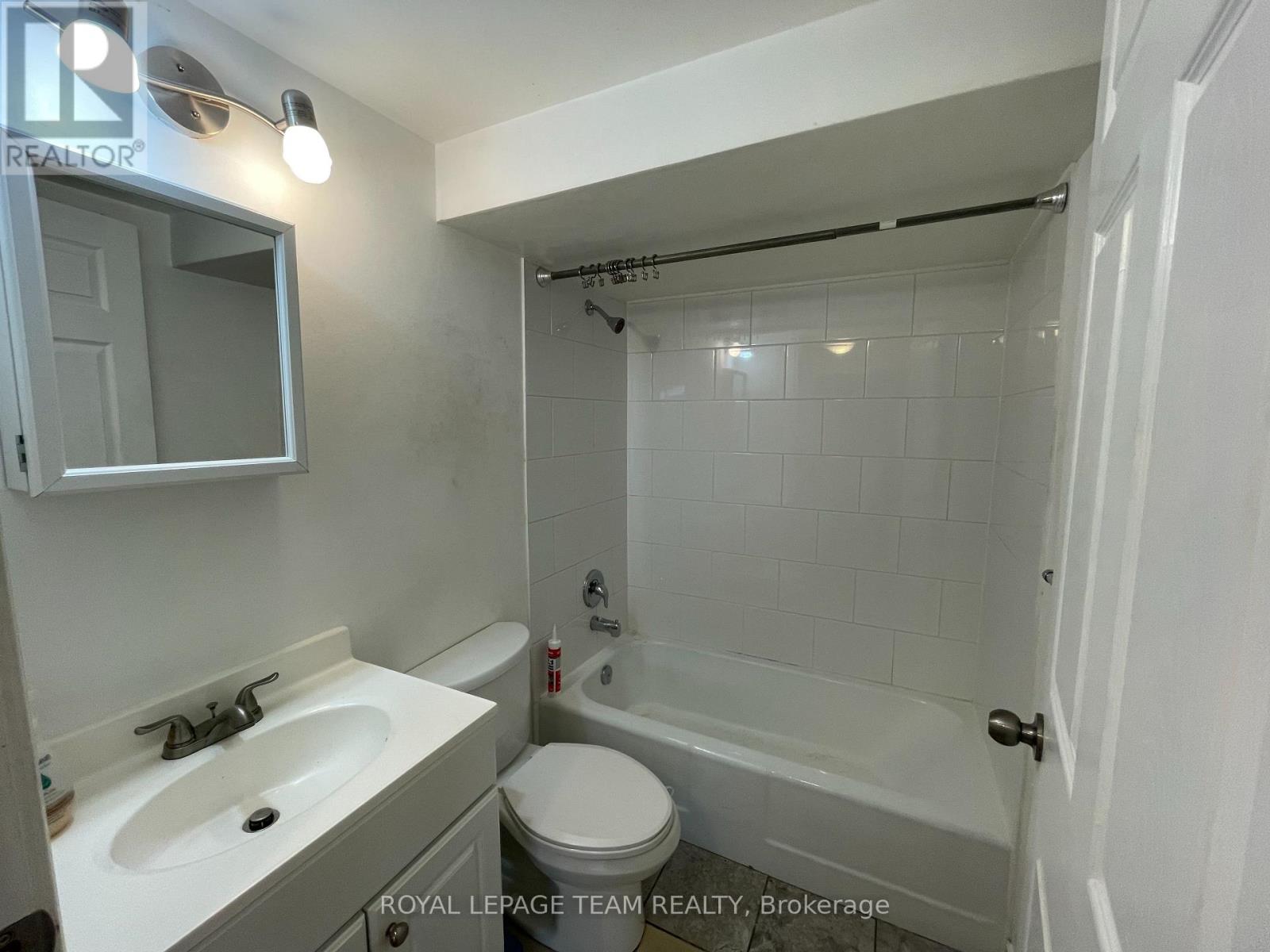 2 - 1627 Chaucer Avenue, Ottawa, Ontario  K1G 0R7 - Photo 11 - X12811940