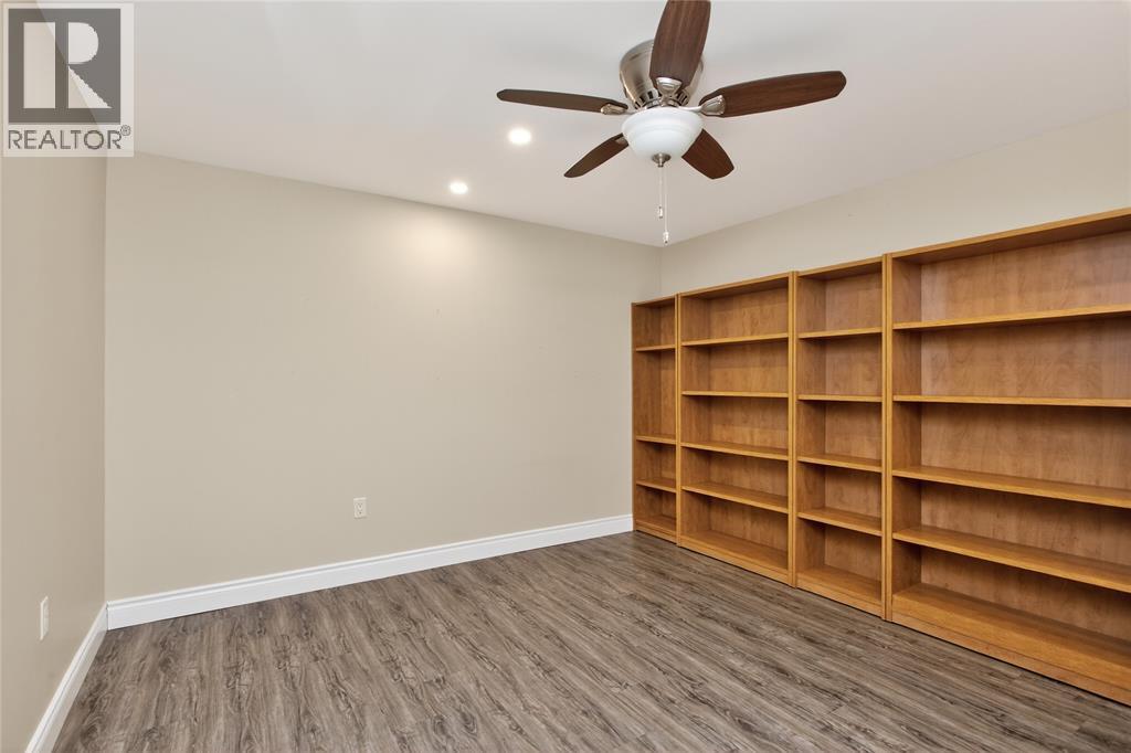 2016 Thelma Avenue, Sarnia, Ontario  N0N 1C0 - Photo 35 - 26003701