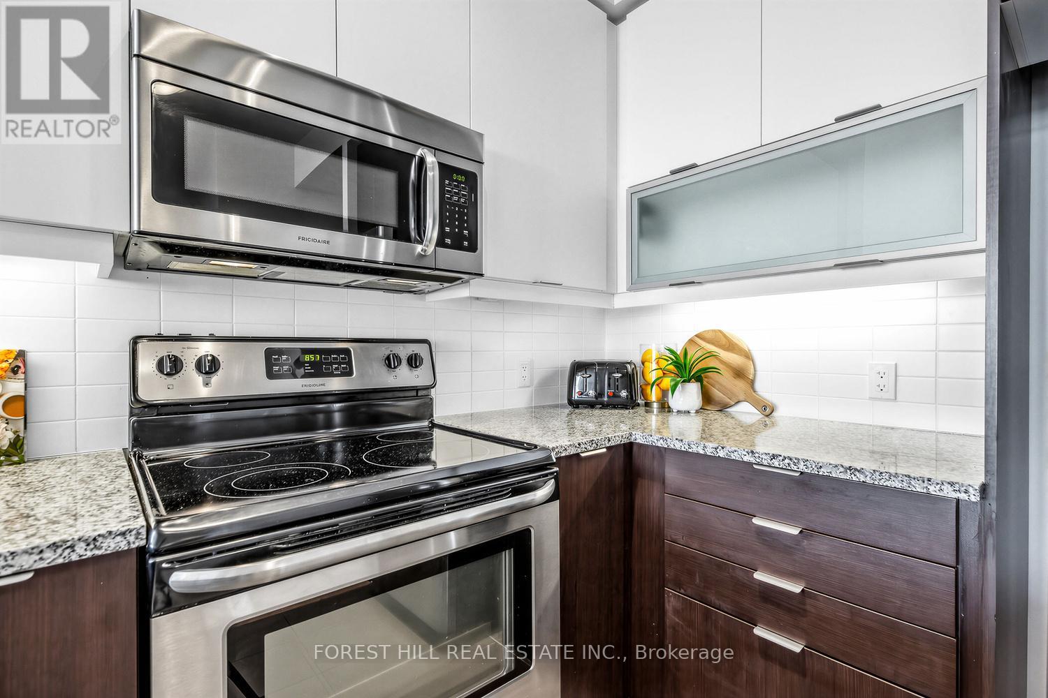 701 - 530 ST. CLAIR AVENUE W Toronto (Humewood-Cedarvale), ON M6C 0A2