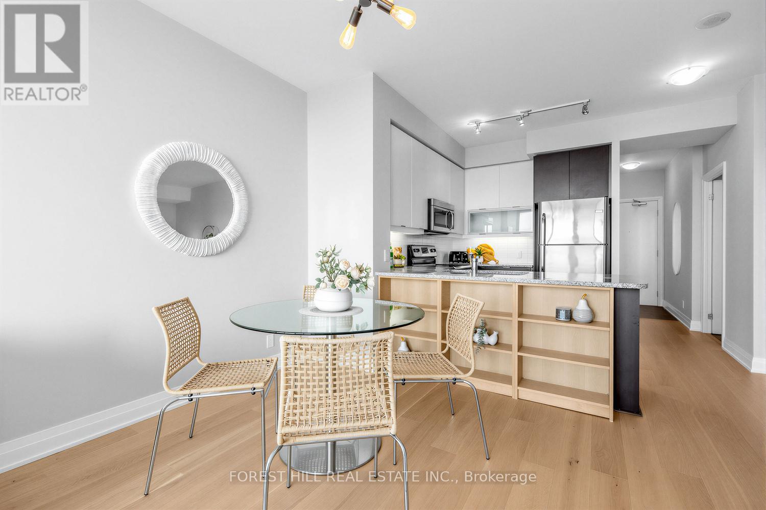 701 - 530 ST. CLAIR AVENUE W Toronto (Humewood-Cedarvale), ON M6C 0A2