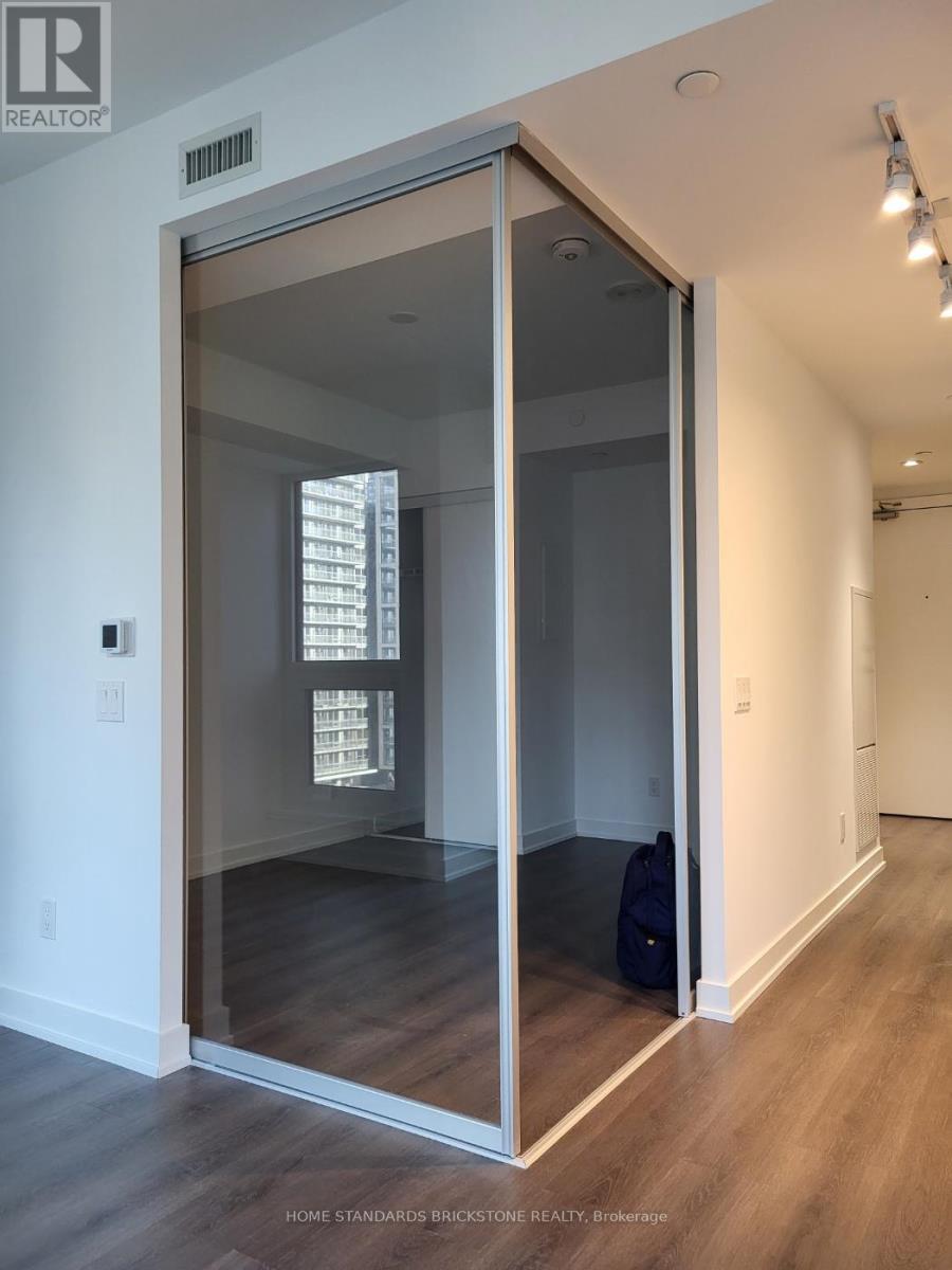 1506 - 8 Wellesley Street W, Toronto, Ontario  M4Y 0J5 - Photo 10 - C12811762