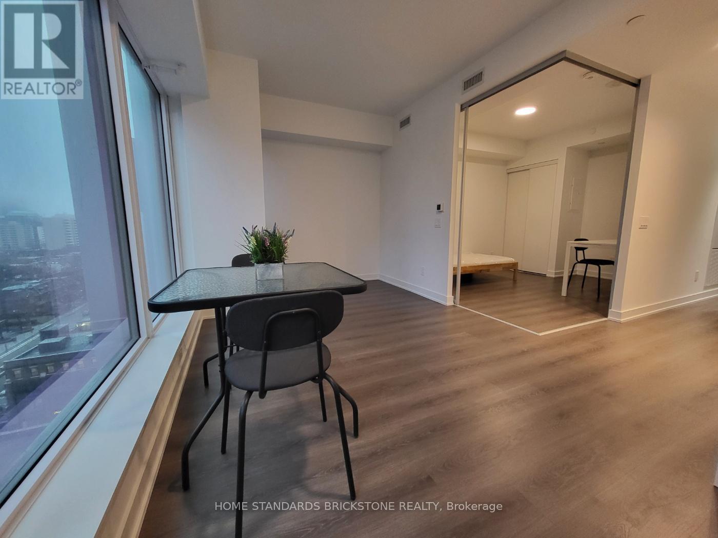 1506 - 8 Wellesley Street W, Toronto, Ontario  M4Y 0J5 - Photo 2 - C12811762