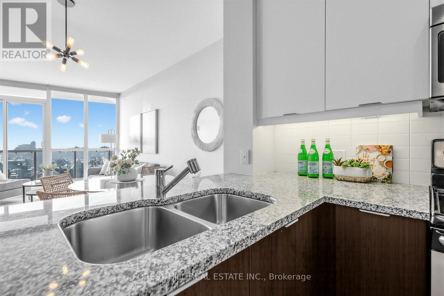 701 - 530 St. Clair Avenue W, Toronto, Ontario  M6C 0A2 - Photo 14 - C12811768