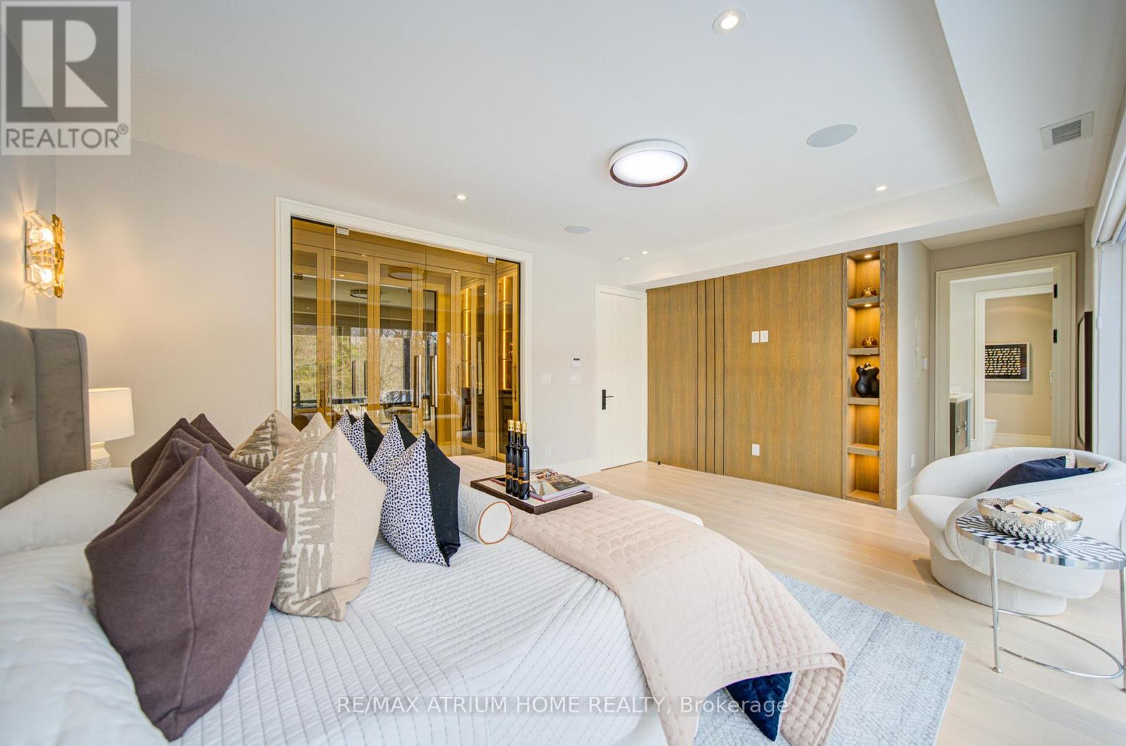 6 Hillholm Road, Toronto, Ontario  M5P 1M2 - Photo 12 - C12811776