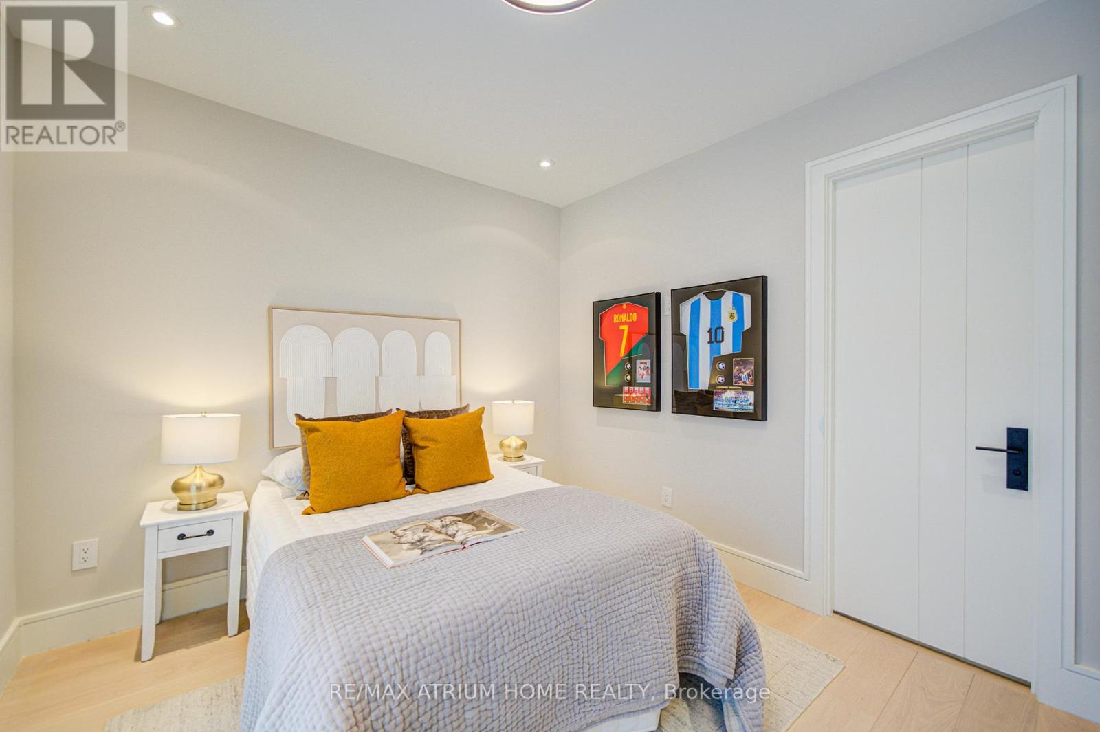 6 Hillholm Road, Toronto, Ontario  M5P 1M2 - Photo 17 - C12811776