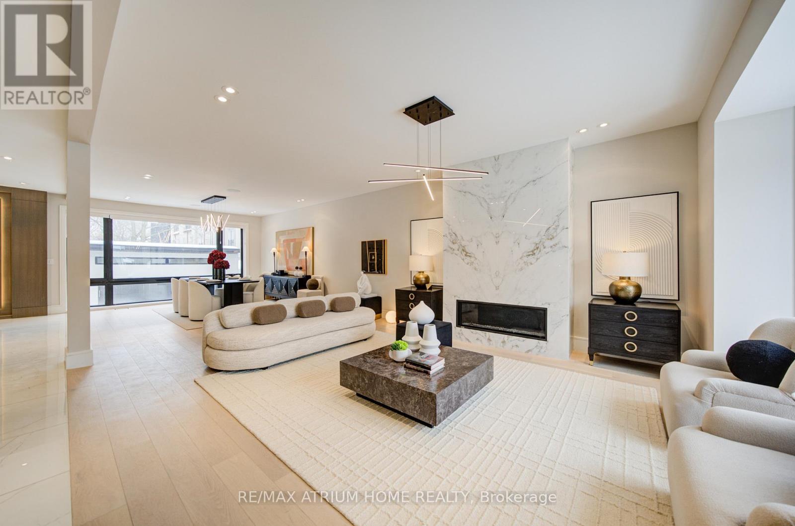 6 Hillholm Road, Toronto, Ontario  M5P 1M2 - Photo 4 - C12811776