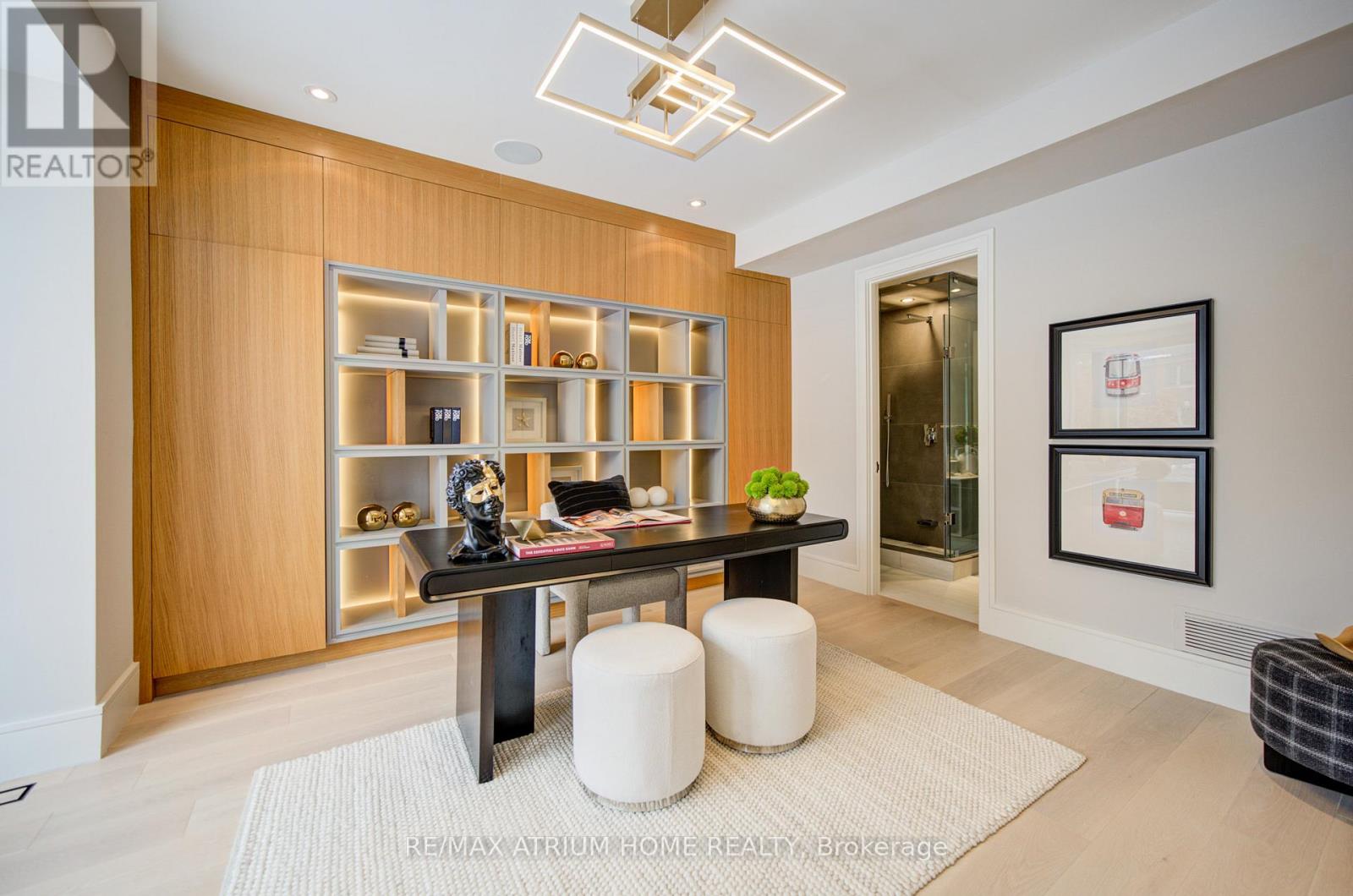 6 Hillholm Road, Toronto, Ontario  M5P 1M2 - Photo 5 - C12811776