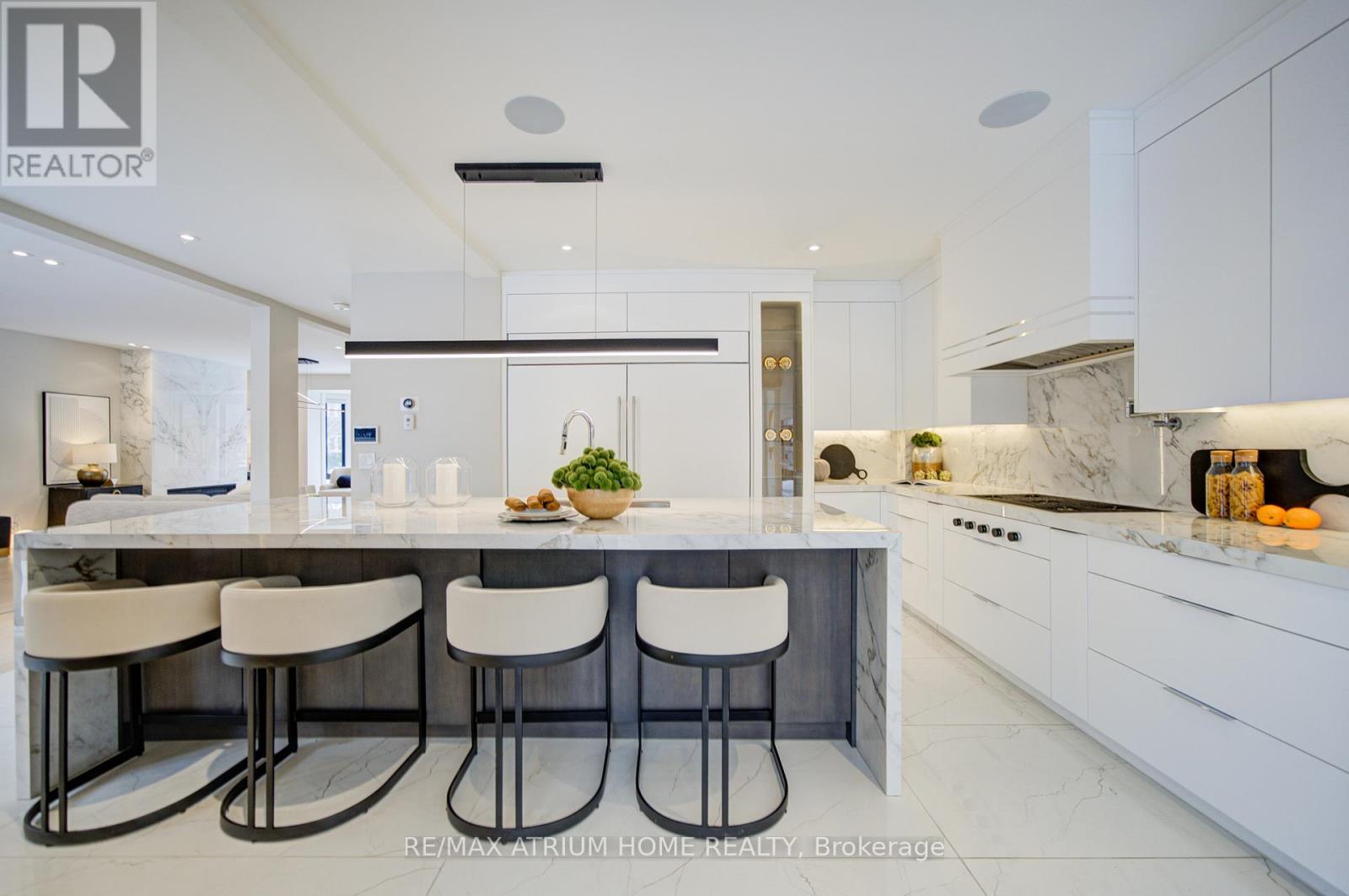 6 Hillholm Road, Toronto, Ontario  M5P 1M2 - Photo 9 - C12811776