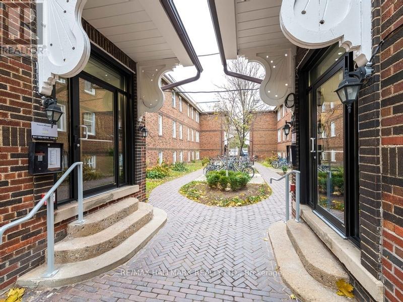 D04 - 245 HOWLAND AVENUE, Toronto, Ontario