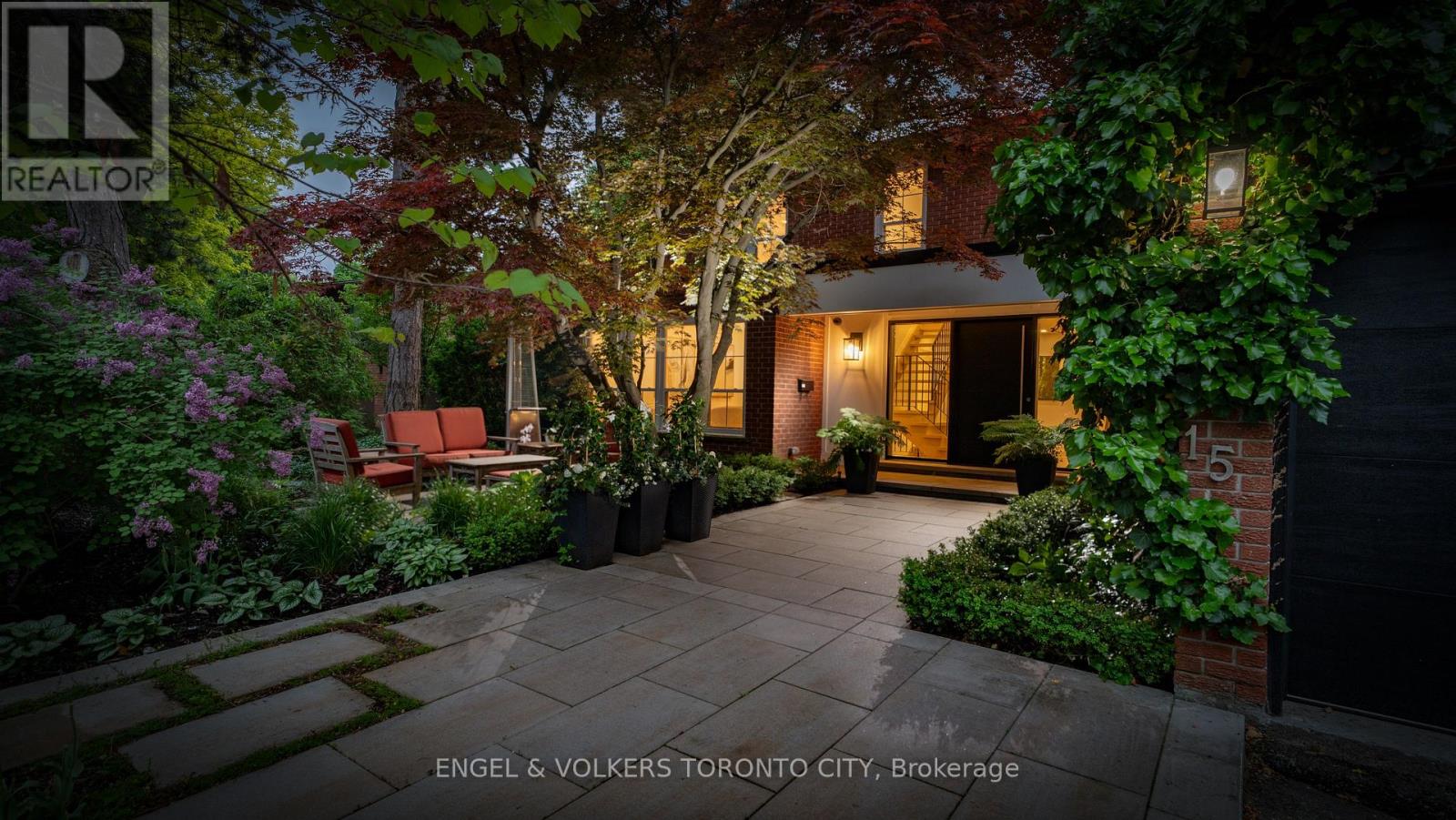 15 SILVERGROVE ROAD, Toronto, Ontario