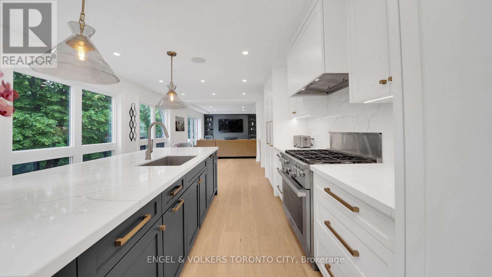 15 Silvergrove Road, Toronto, Ontario  M5L 2N5 - Photo 12 - C12811824