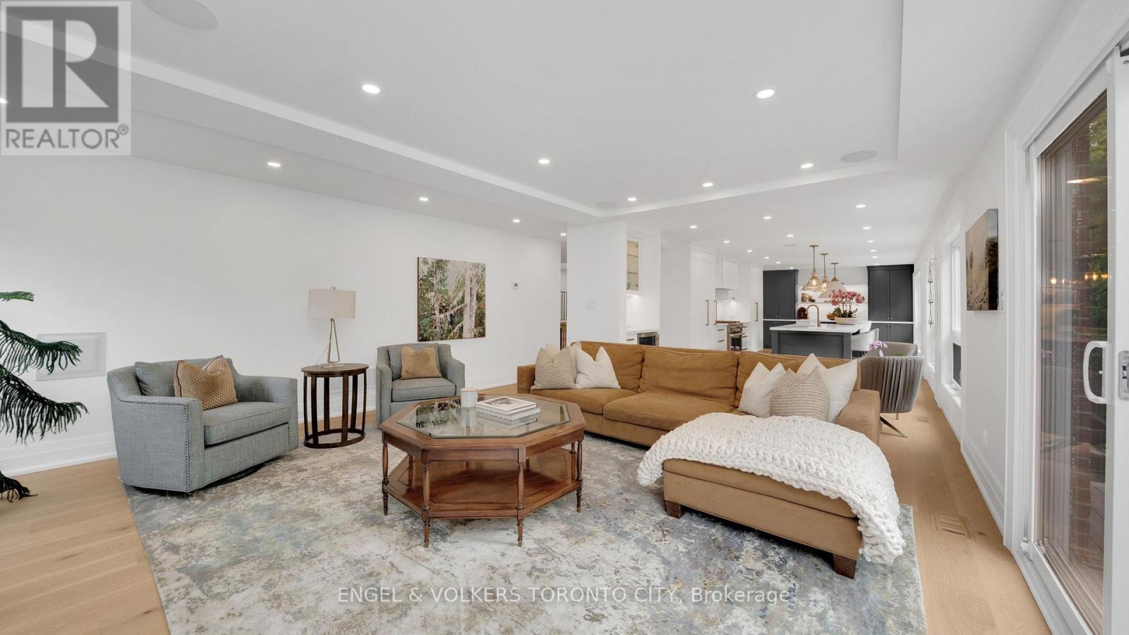 15 Silvergrove Road, Toronto, Ontario  M5L 2N5 - Photo 16 - C12811824