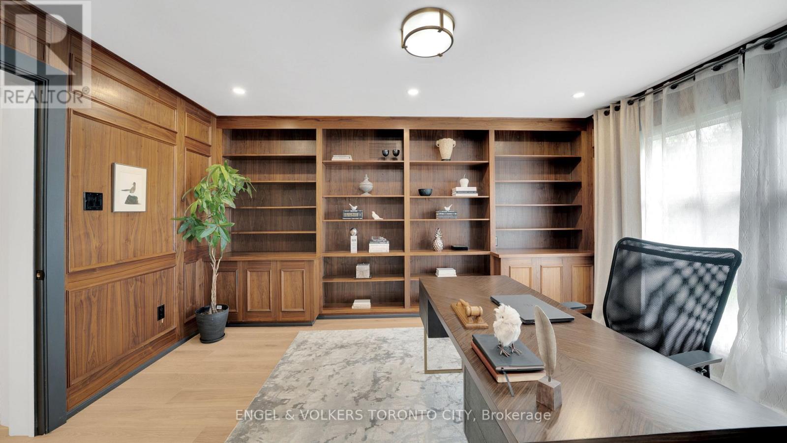 15 Silvergrove Road, Toronto, Ontario  M5L 2N5 - Photo 19 - C12811824