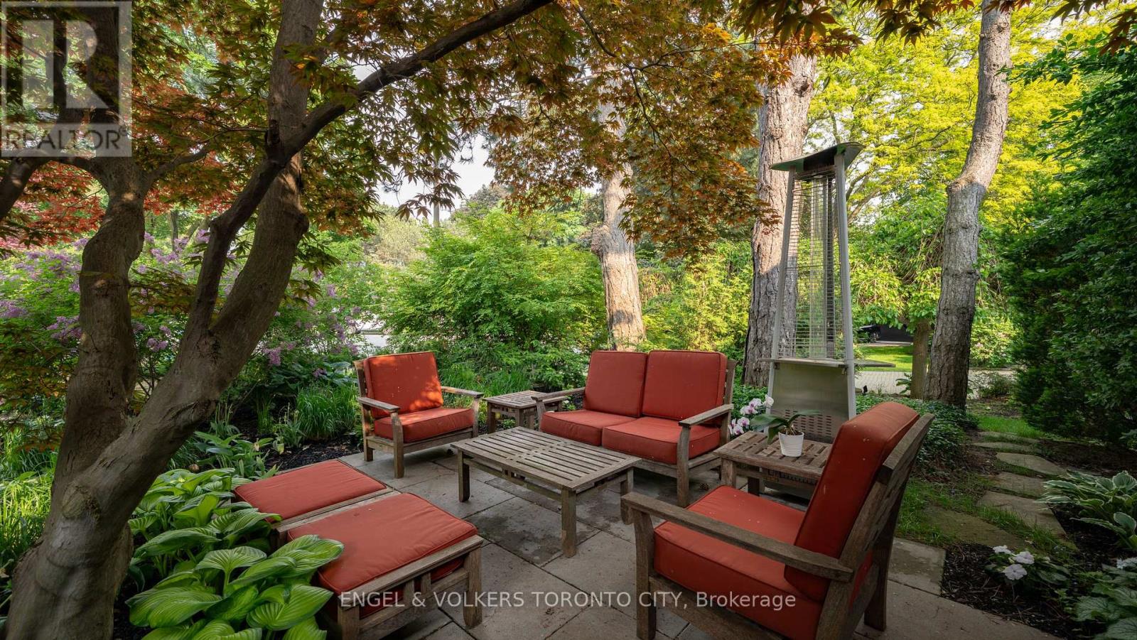 15 Silvergrove Road, Toronto, Ontario  M5L 2N5 - Photo 2 - C12811824