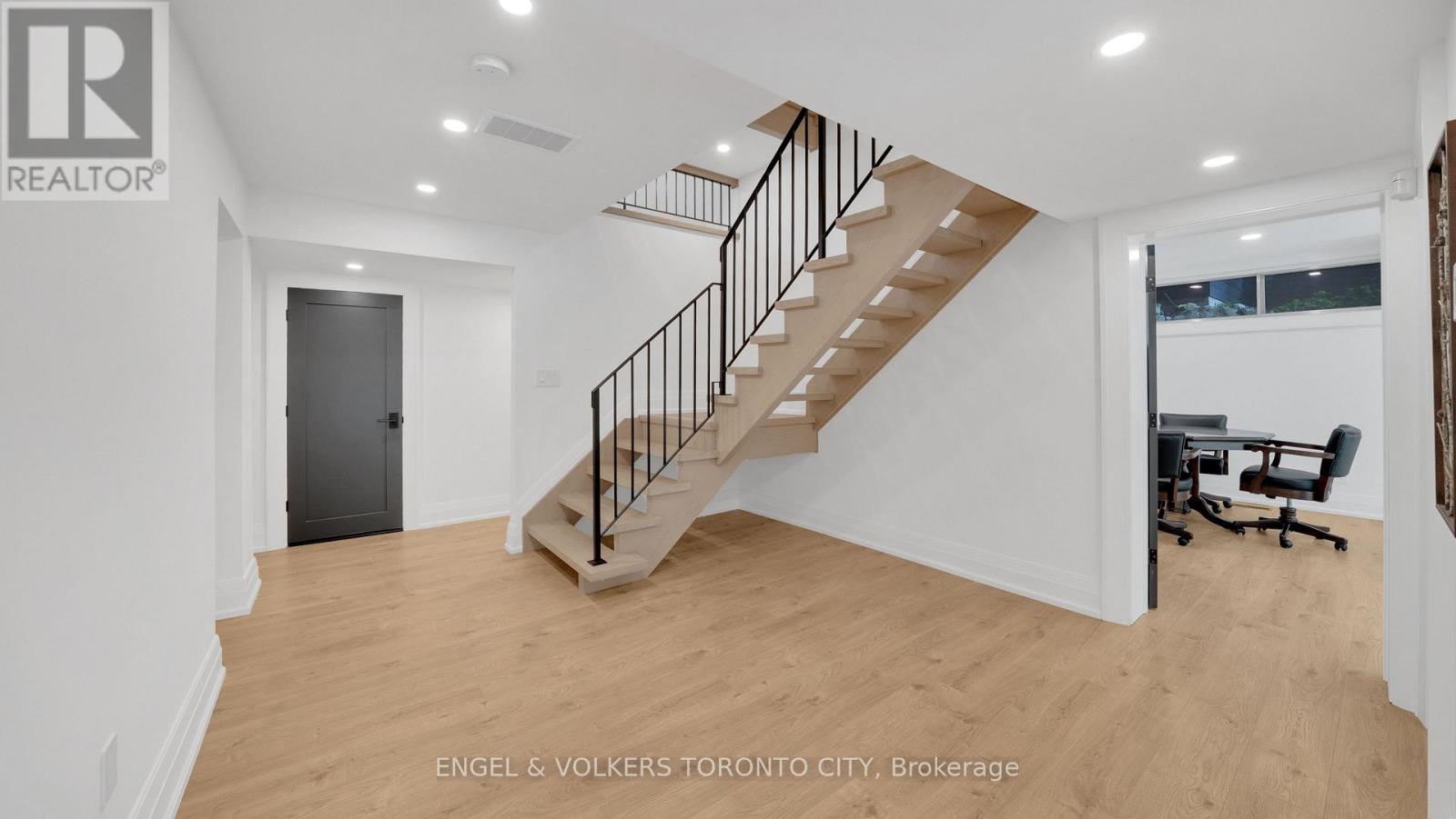 15 Silvergrove Road, Toronto, Ontario  M5L 2N5 - Photo 31 - C12811824