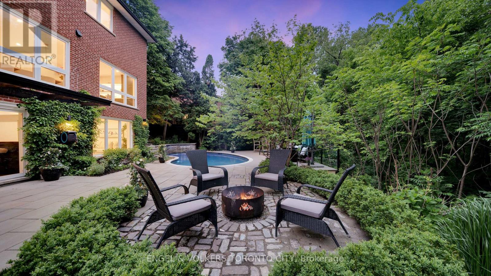 15 Silvergrove Road, Toronto, Ontario  M5L 2N5 - Photo 49 - C12811824