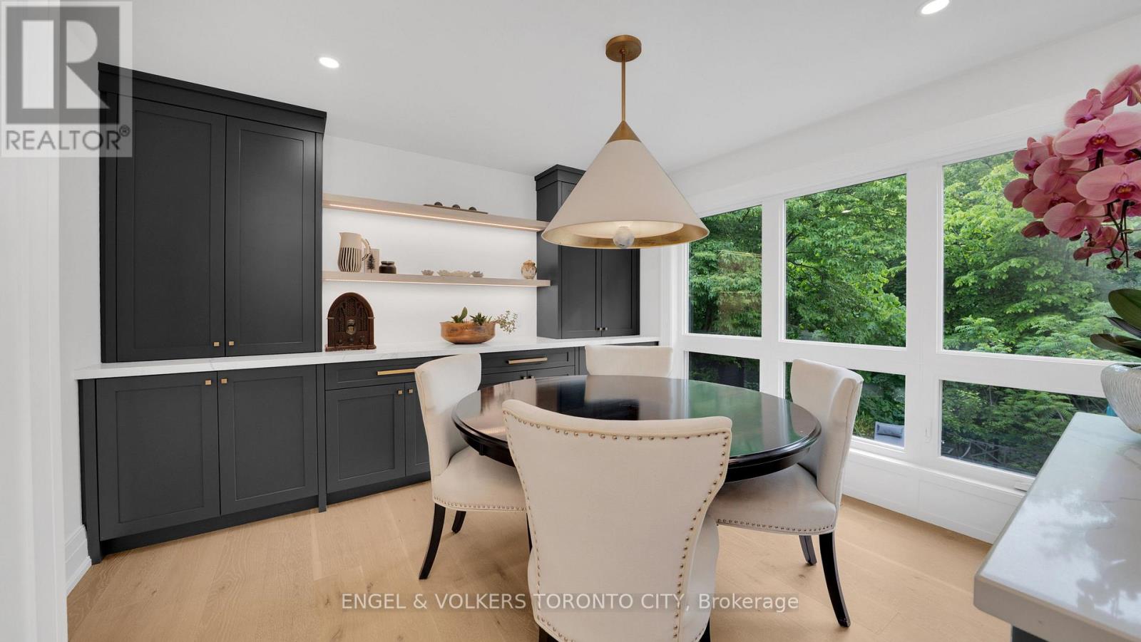 15 Silvergrove Road, Toronto, Ontario  M5L 2N5 - Photo 9 - C12811824