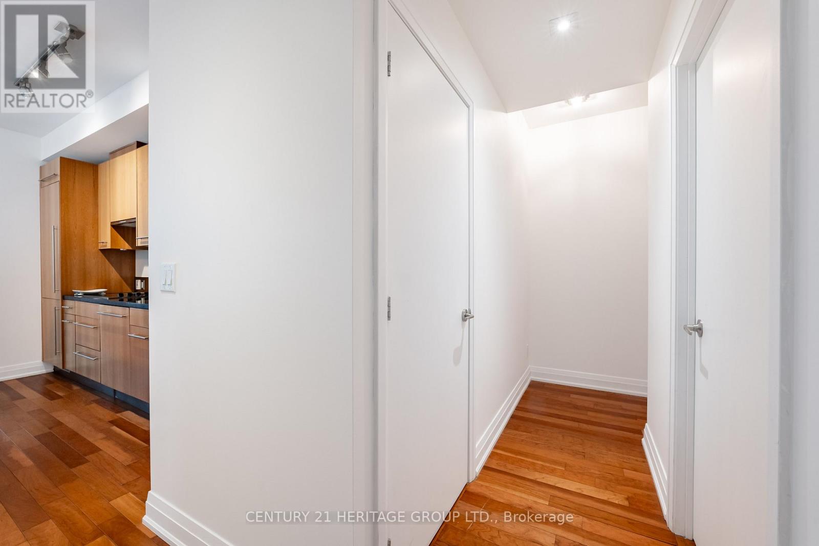 2303 - 80 John Street, Toronto, Ontario  M5V 3X4 - Photo 6 - C12811840