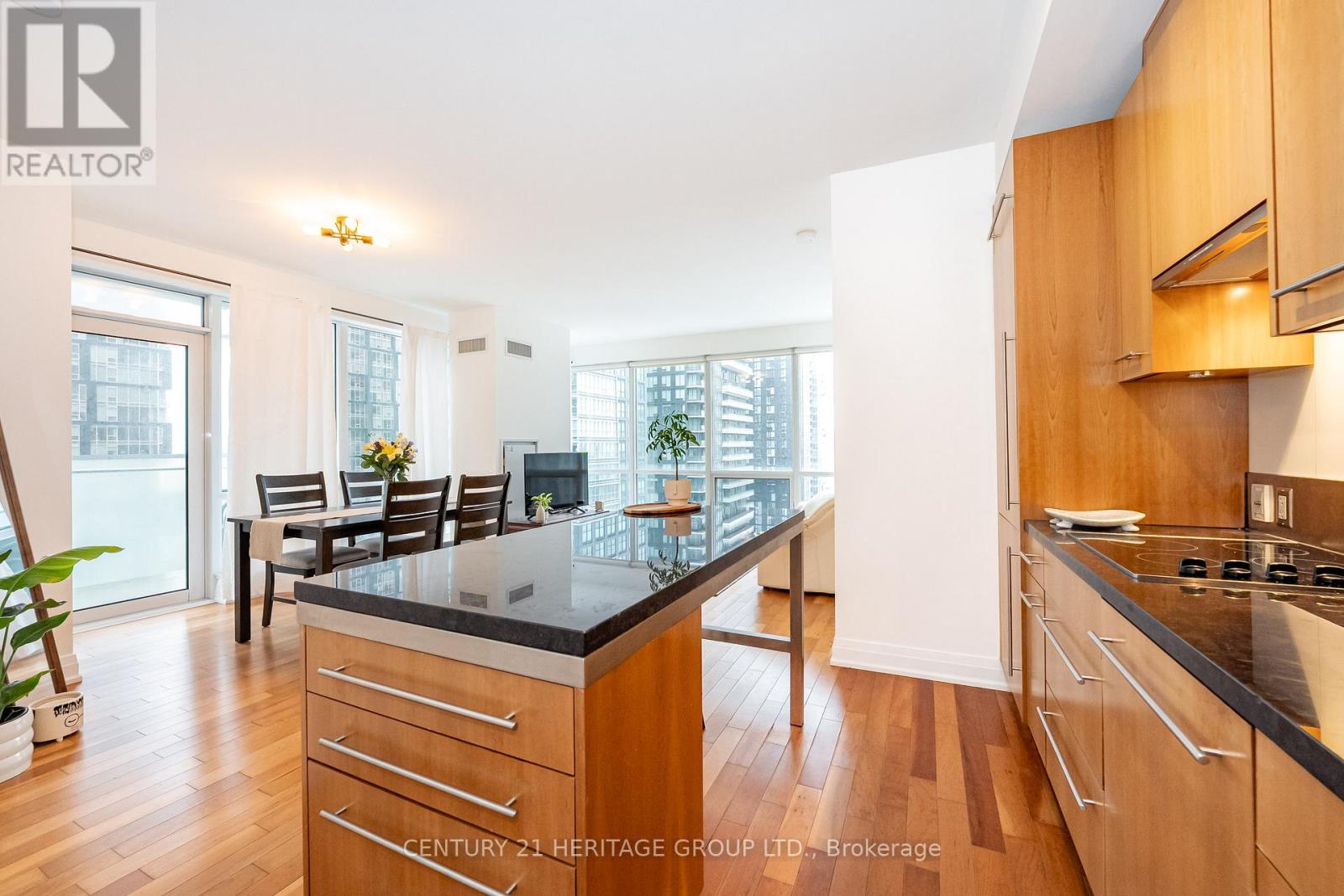 2303 - 80 John Street, Toronto, Ontario  M5V 3X4 - Photo 9 - C12811840