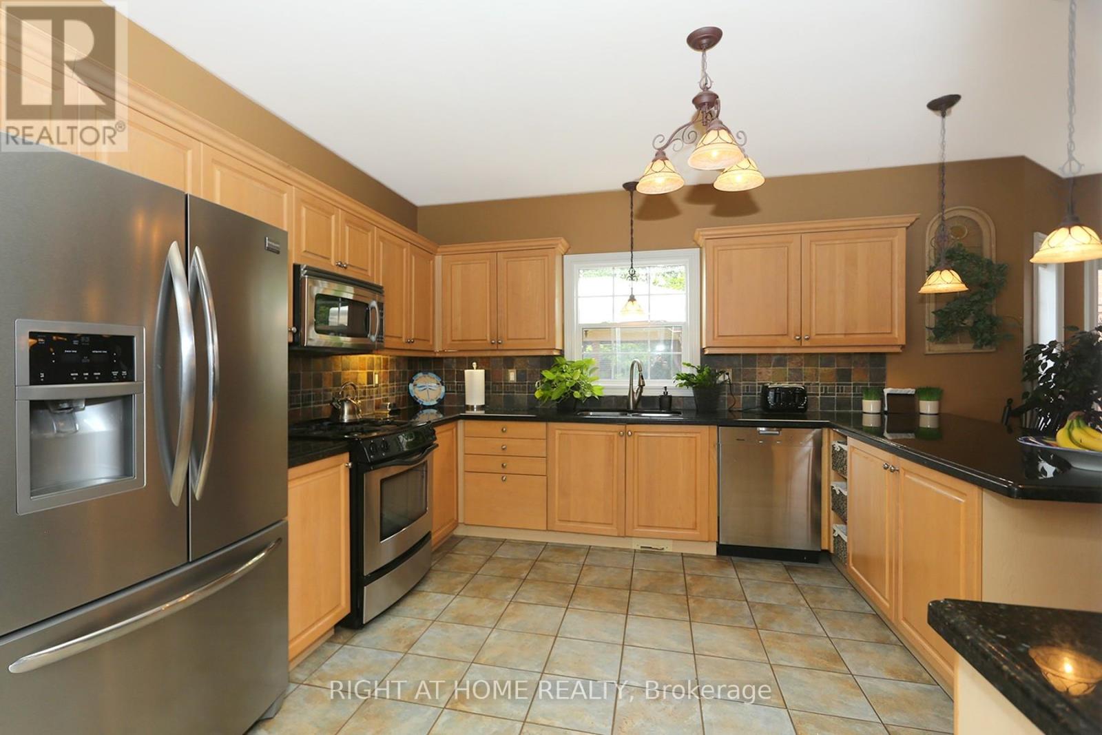 2 Oakview Place, Uxbridge, Ontario  L9P 0L1 - Photo 7 - N12811732