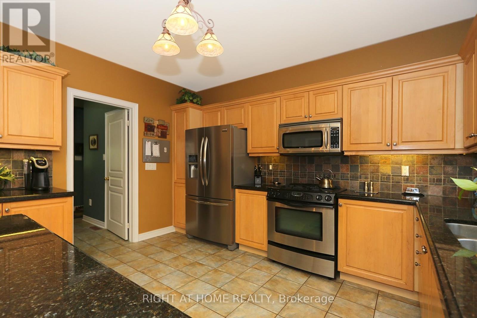 2 Oakview Place, Uxbridge, Ontario  L9P 0L1 - Photo 8 - N12811732