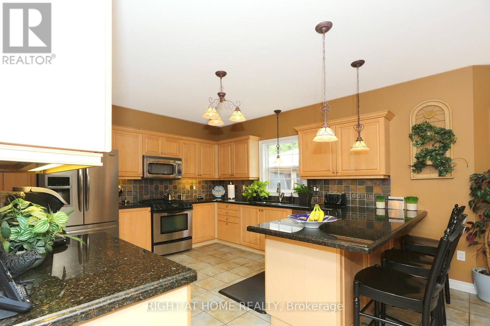2 Oakview Place, Uxbridge, Ontario  L9P 0L1 - Photo 9 - N12811732