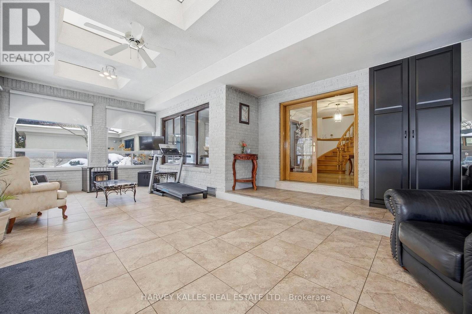 24 Francis Street, Vaughan, Ontario  L4L 1P6 - Photo 4 - N12811854