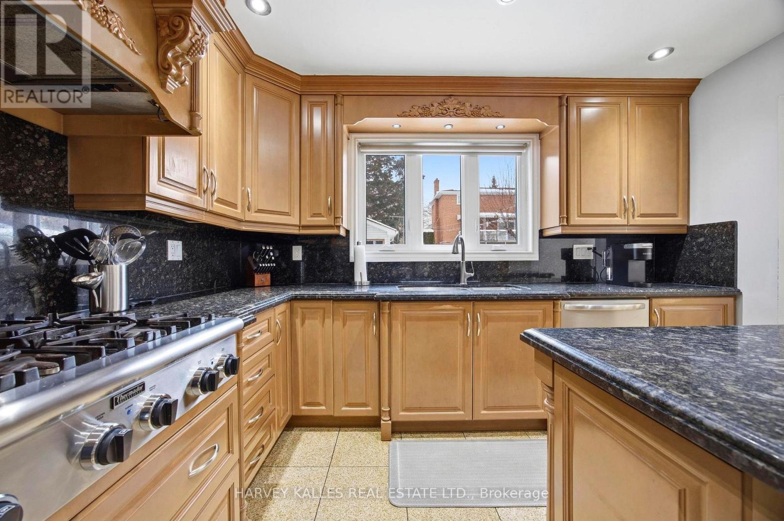 24 Francis Street, Vaughan, Ontario  L4L 1P6 - Photo 9 - N12811854