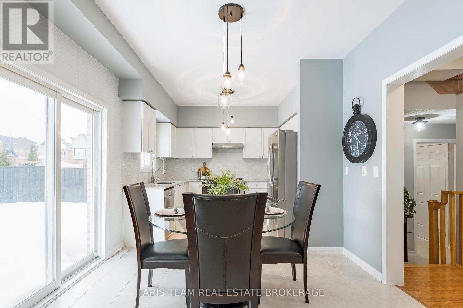 36 Connaught Lane, Barrie (Innis-Shore), Ontario  L4M 0A6 - Photo 11 - S12811806