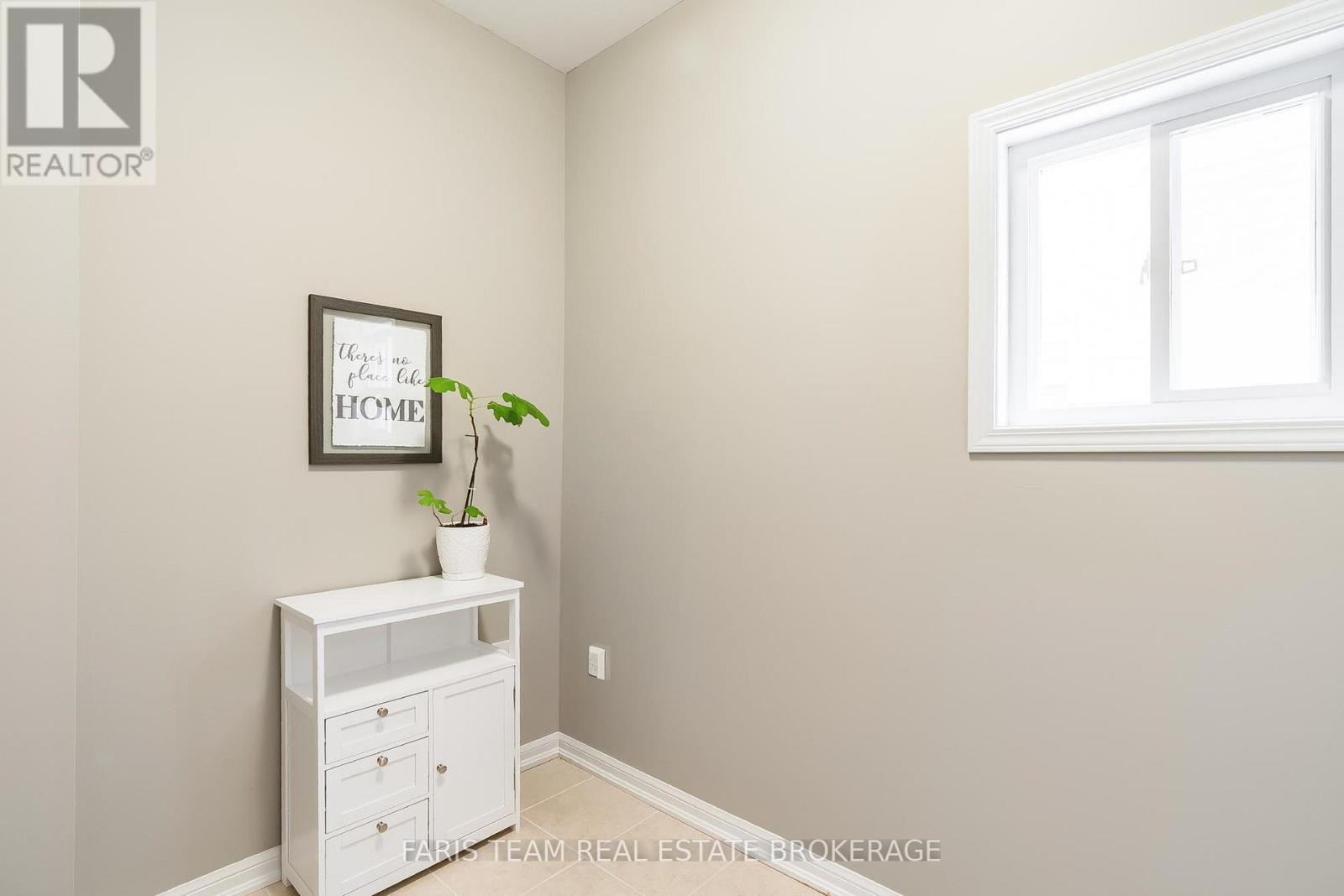 36 Connaught Lane, Barrie (Innis-Shore), Ontario  L4M 0A6 - Photo 18 - S12811806