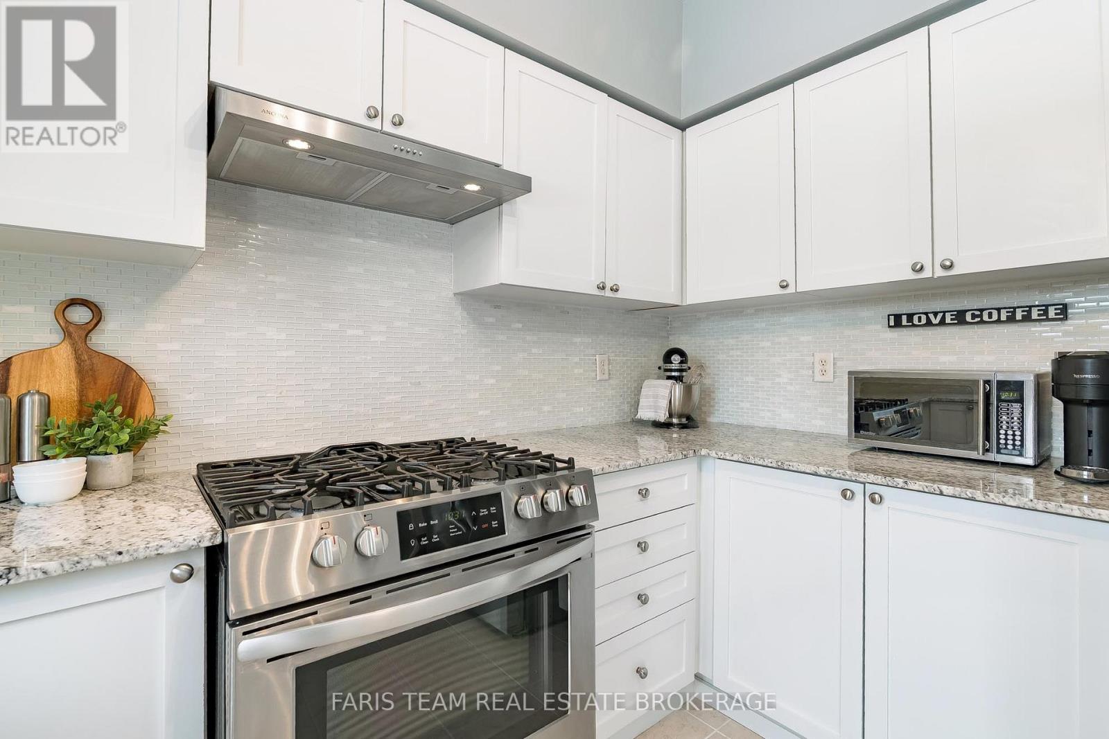 36 Connaught Lane, Barrie (Innis-Shore), Ontario  L4M 0A6 - Photo 7 - S12811806