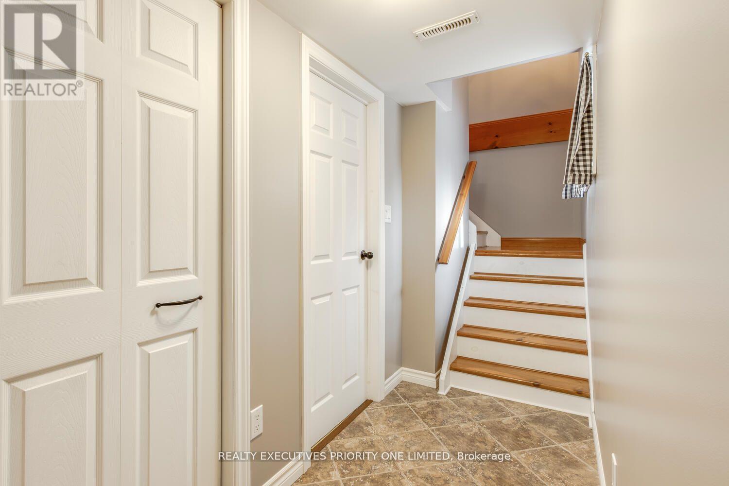 8 Musquake Court, Tiny, Ontario  L9M 0B2 - Photo 13 - S12811862