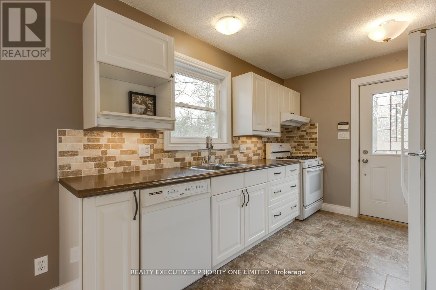 8 Musquake Court, Tiny, Ontario  L9M 0B2 - Photo 7 - S12811862