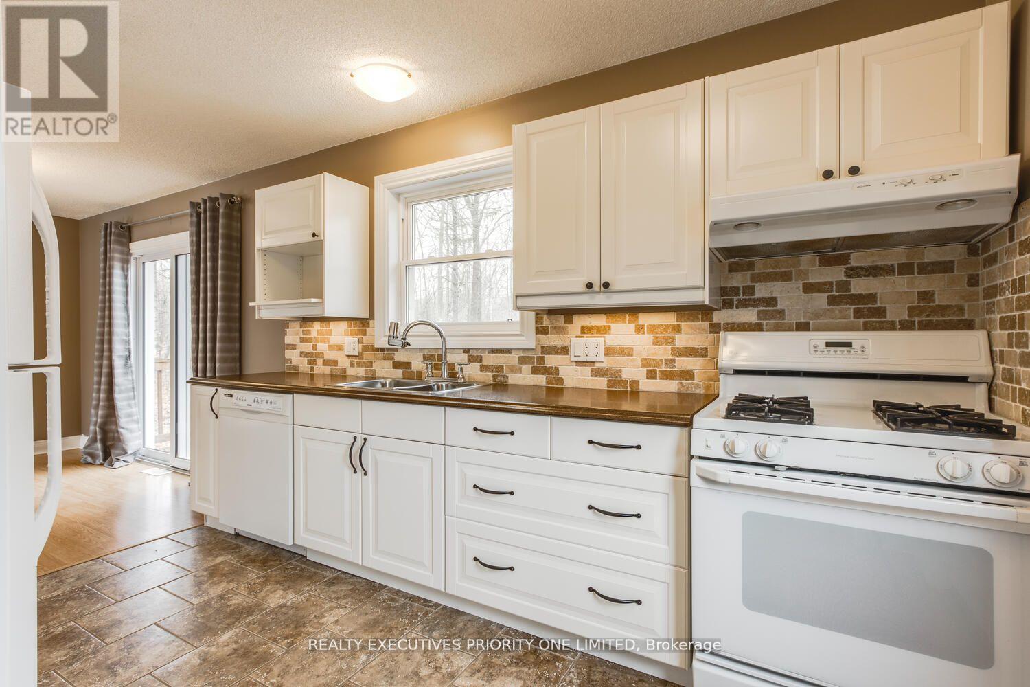 8 Musquake Court, Tiny, Ontario  L9M 0B2 - Photo 8 - S12811862