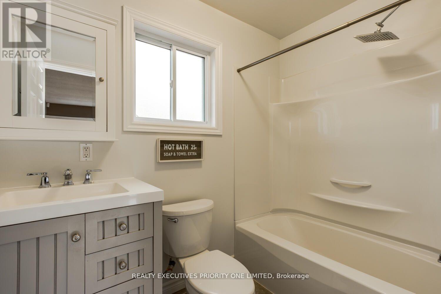 8 Musquake Court, Tiny, Ontario  L9M 0B2 - Photo 9 - S12811862