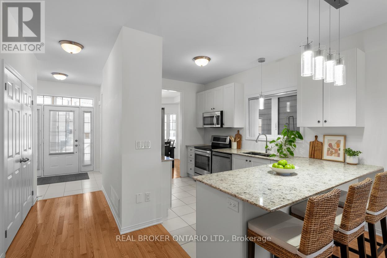 3317 Summerhill Way, Severn (West Shore), Ontario L3V 0E1 - Photo 2 - S12811902