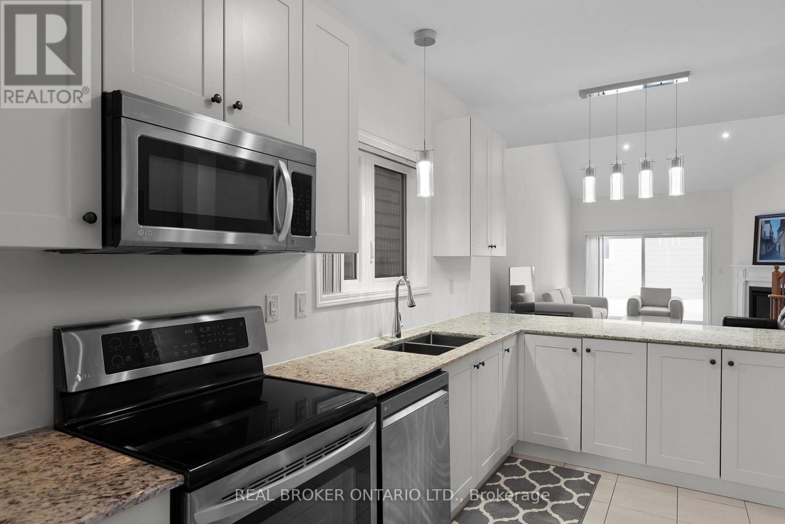 3317 Summerhill Way, Severn (West Shore), Ontario L3V 0E1 - Photo 6 - S12811902