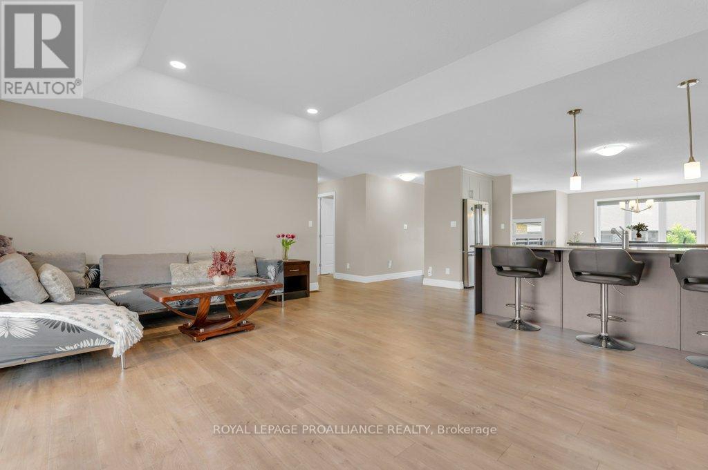 44 Liberty Crescent, Quinte West, Ontario  K8V 0B7 - Photo 12 - X12806110