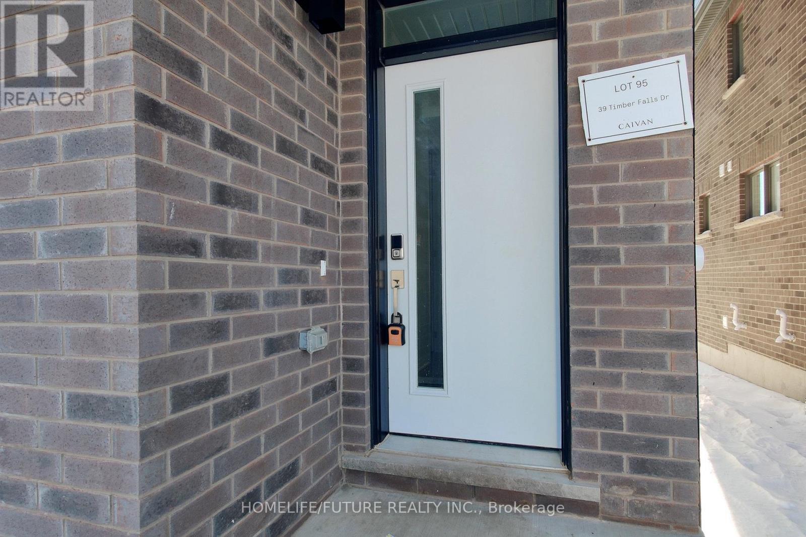 39 Timber Falls Drive, Brampton, Ontario L7A 0B8 - Photo 2 - W12787468