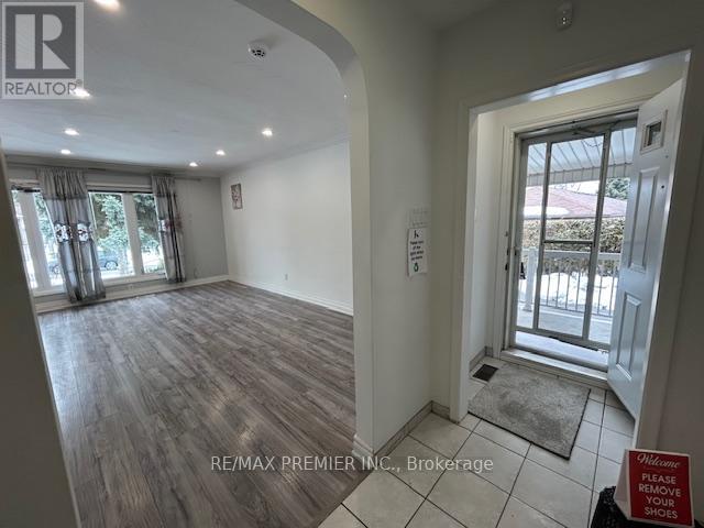 20 Jacinta Drive, Toronto, Ontario  M6L 1H5 - Photo 3 - W12811590