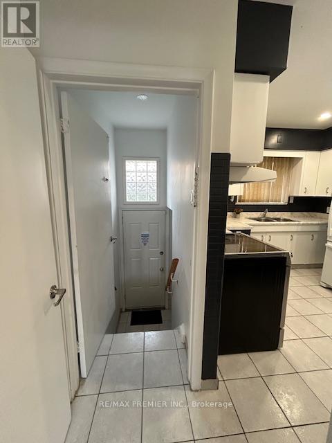 20 Jacinta Drive, Toronto, Ontario  M6L 1H5 - Photo 13 - W12811590