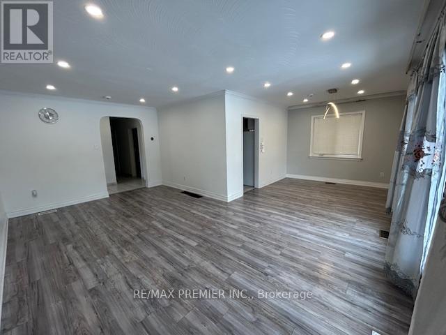 20 Jacinta Drive, Toronto, Ontario  M6L 1H5 - Photo 4 - W12811590