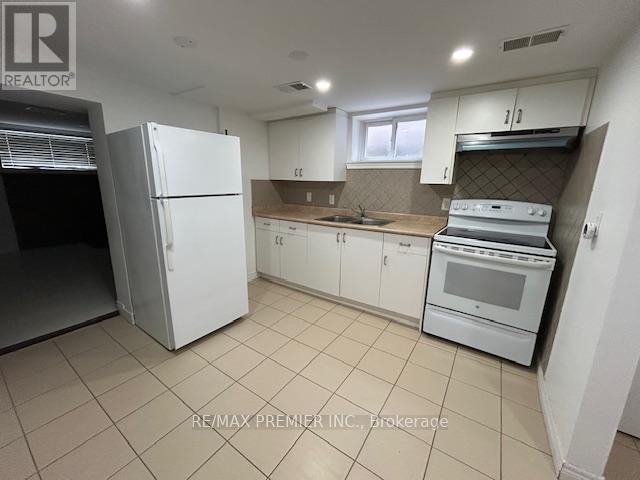 20 Jacinta Drive, Toronto, Ontario  M6L 1H5 - Photo 17 - W12811590