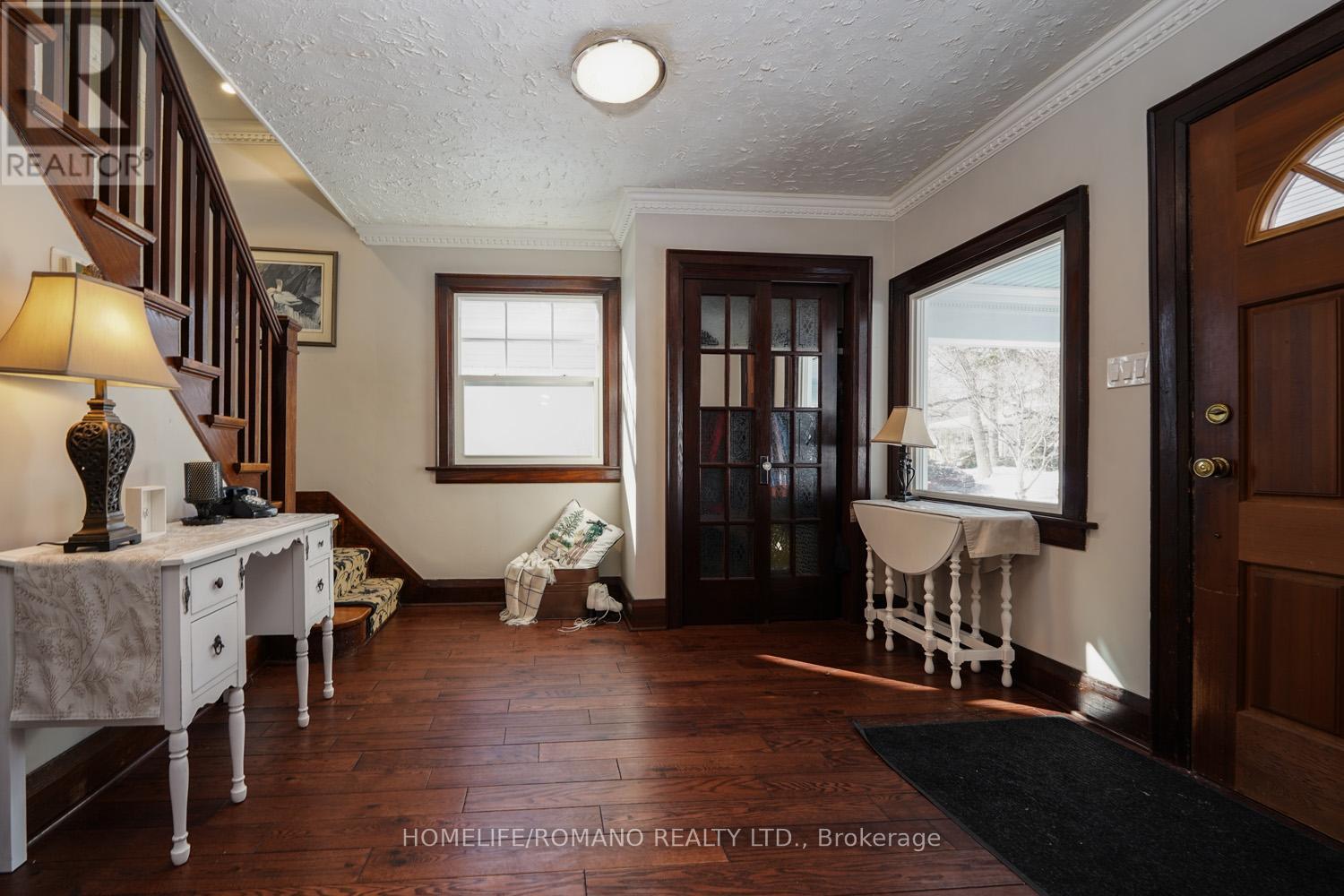 11 Dominion Road, Toronto, Ontario  M8W 1J1 - Photo 10 - W12811752