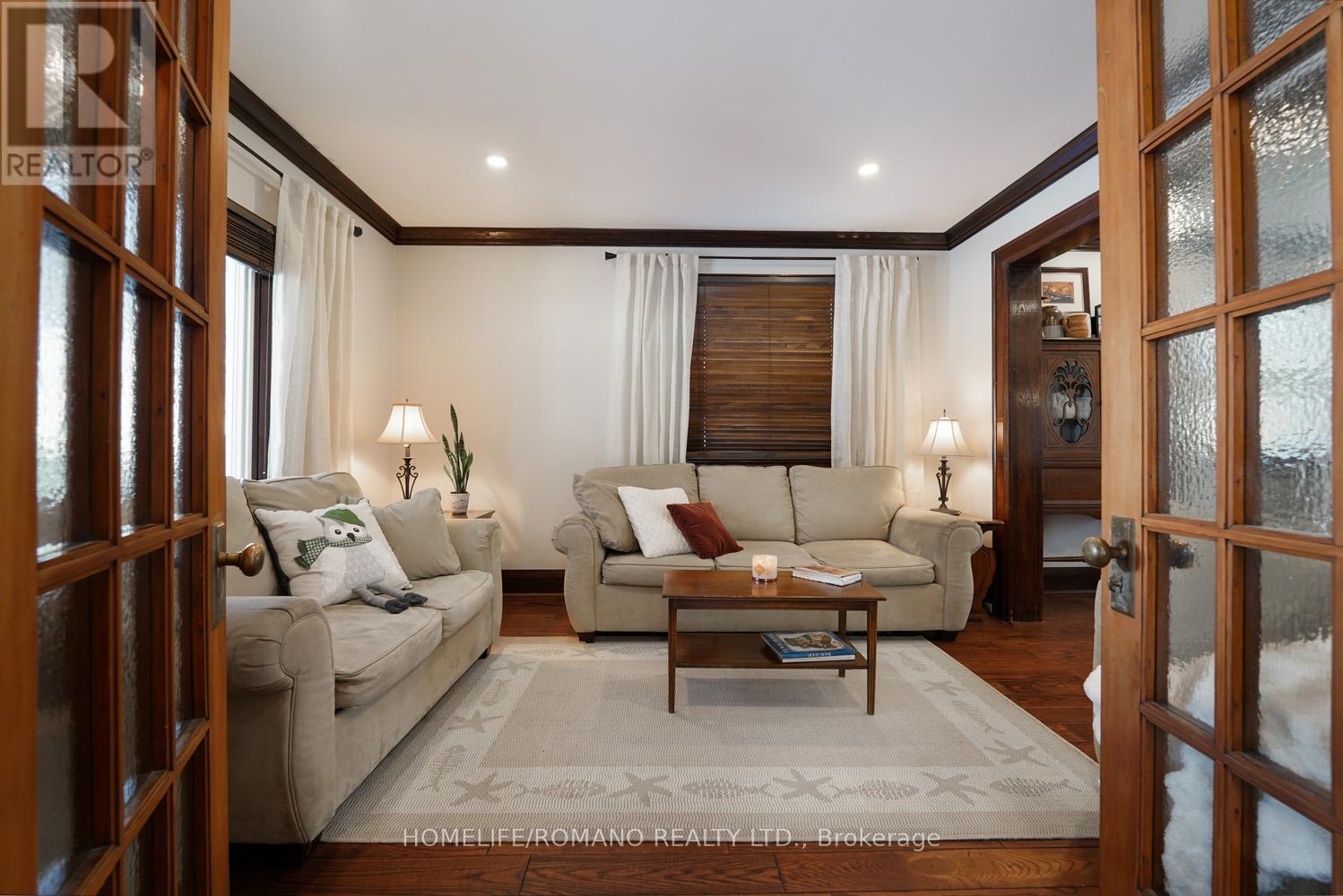 11 Dominion Road, Toronto, Ontario  M8W 1J1 - Photo 14 - W12811752