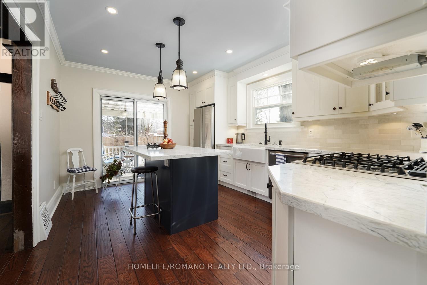 11 Dominion Road, Toronto, Ontario  M8W 1J1 - Photo 18 - W12811752